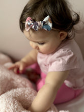 Load image into Gallery viewer, Park theme baby bow