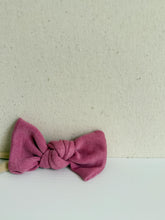 Load image into Gallery viewer, Very Berry baby bow