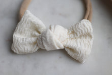 Load image into Gallery viewer, Buttercream bow